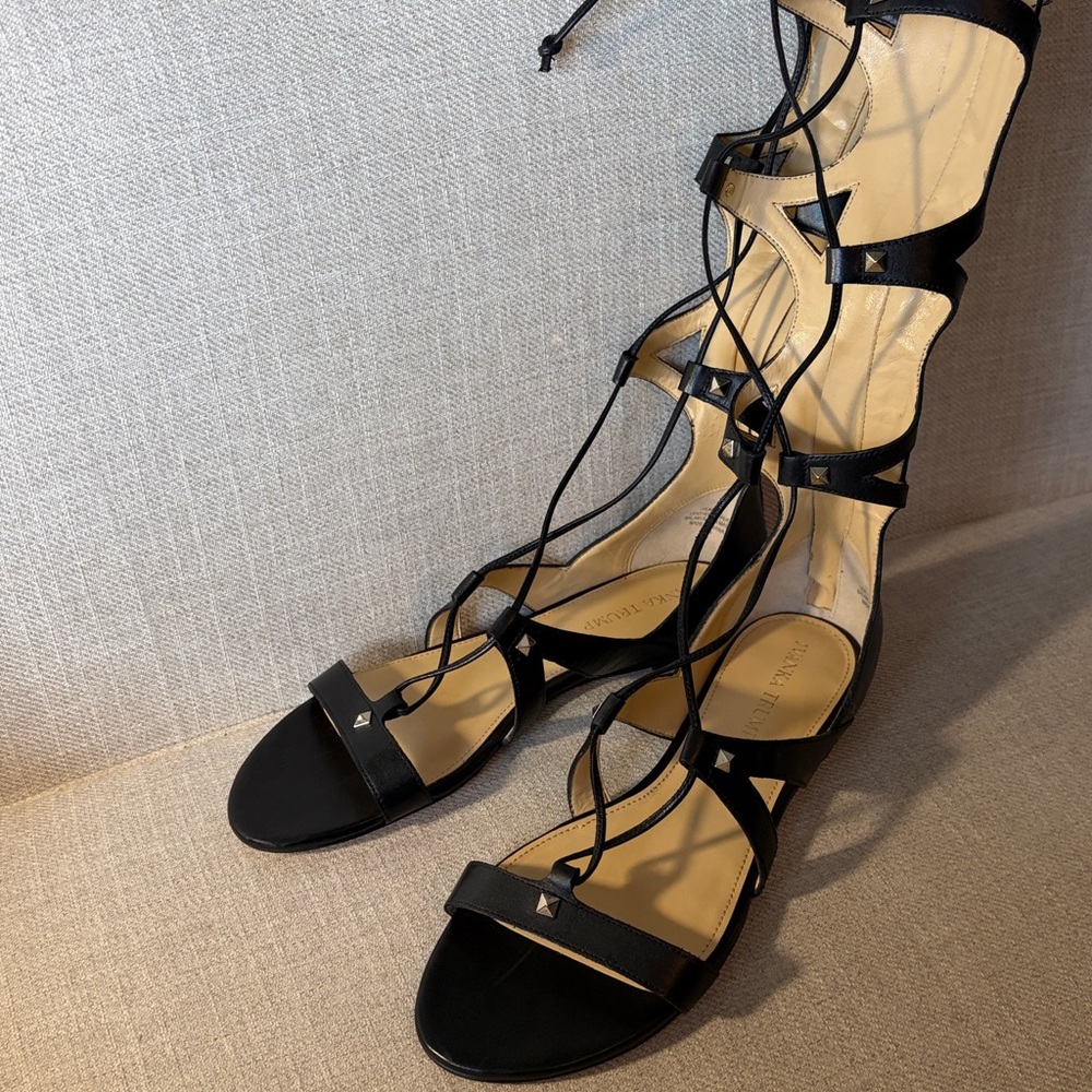 Ivanka Trump Size 8.5 Camila Tall Black Leather Silver Studded Gladiator Sandals - Picture 11 of 15